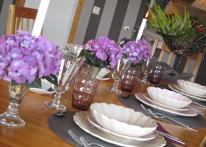 With Valley Views, Σαλέ